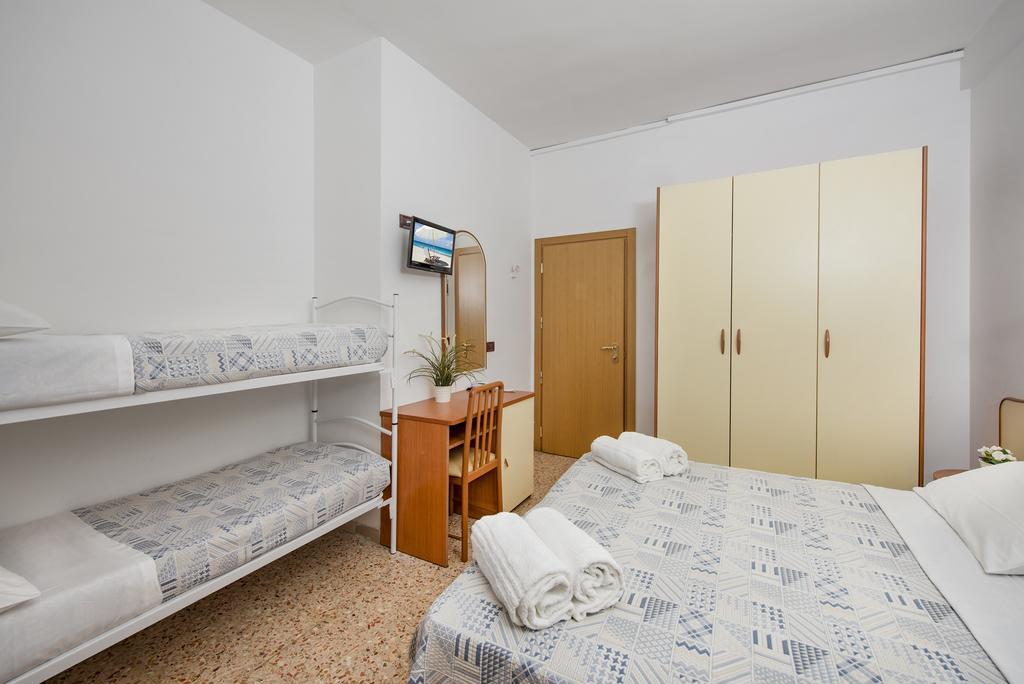 Hotel Mario Cesenatico Buitenkant foto