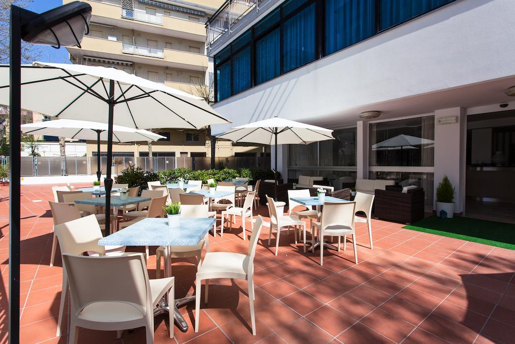 Hotel Mario Cesenatico Buitenkant foto